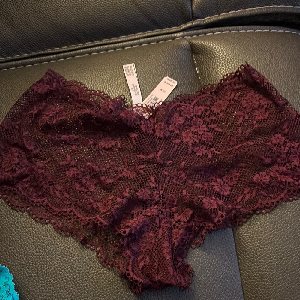 ⭐️SALE 3/$10⭐️Victoria's Secret Burgundy Lace Shortie Panties
